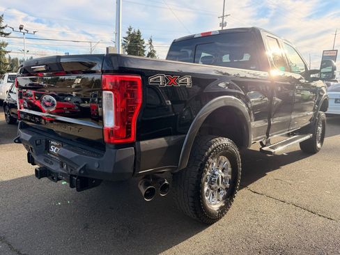 Used 2018 Ford F250 Lariat w/ Chrome Package image 12