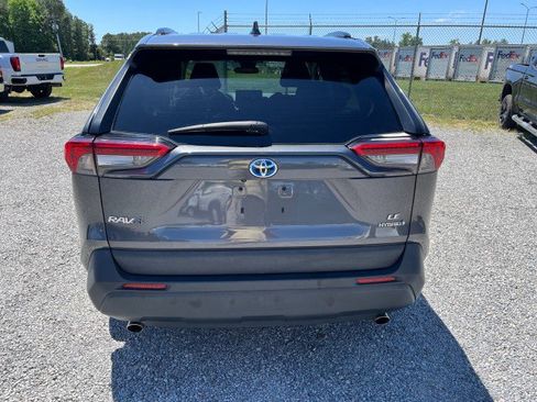 Used 2021 Toyota RAV4 LE AWD/4WD image 8