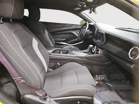 Used 2017 Chevrolet Camaro LT RWD image 18