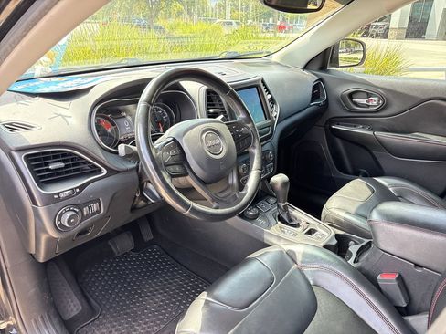 Used 2020 Jeep Cherokee Trailhawk AWD/4WD image 6