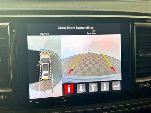 Certified 2025 Chrysler Pacifica Select AWD/4WD image 17