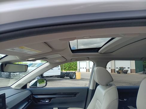 Used 2024 Honda CR-V EX-L image 4