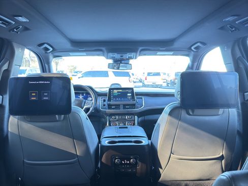 Used 2023 Chevrolet Suburban Z71 image 23