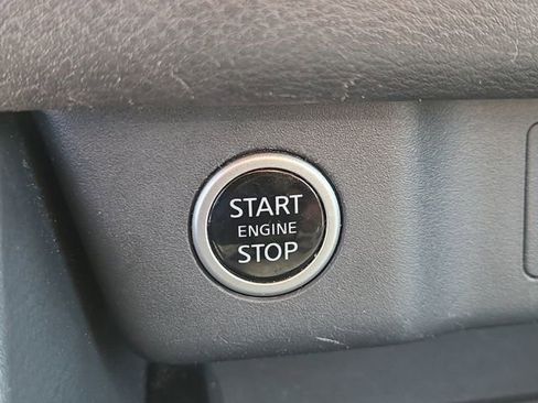 Used 2023 Nissan Rogue SV image 31