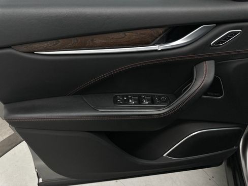 Used 2018 Maserati Levante GranLusso image 13