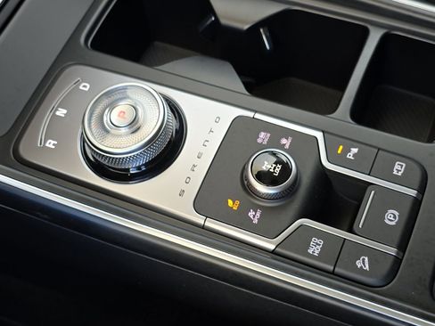 Used 2025 Kia Sorento EX image 19