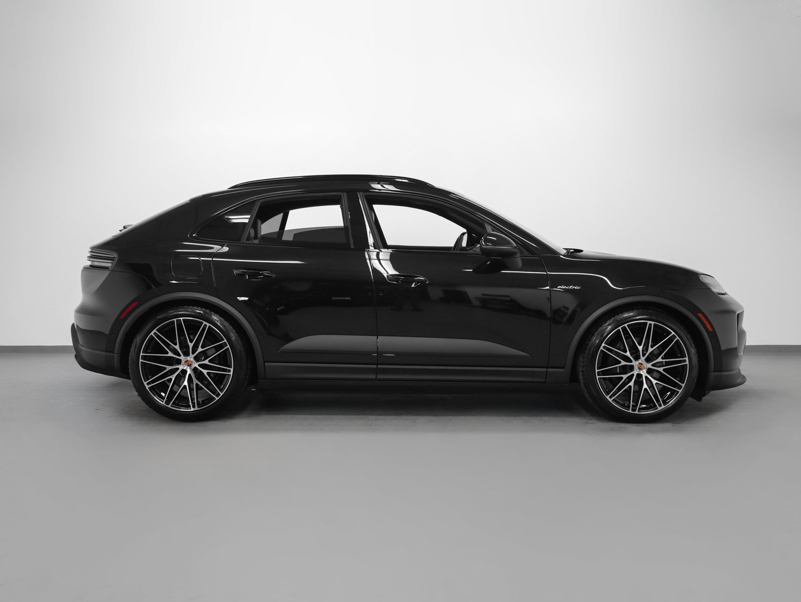 Certified 2026 Porsche Macan 4 Electric AWD/4WD image 13