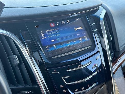 Used 2015 Cadillac Escalade Luxury image 13