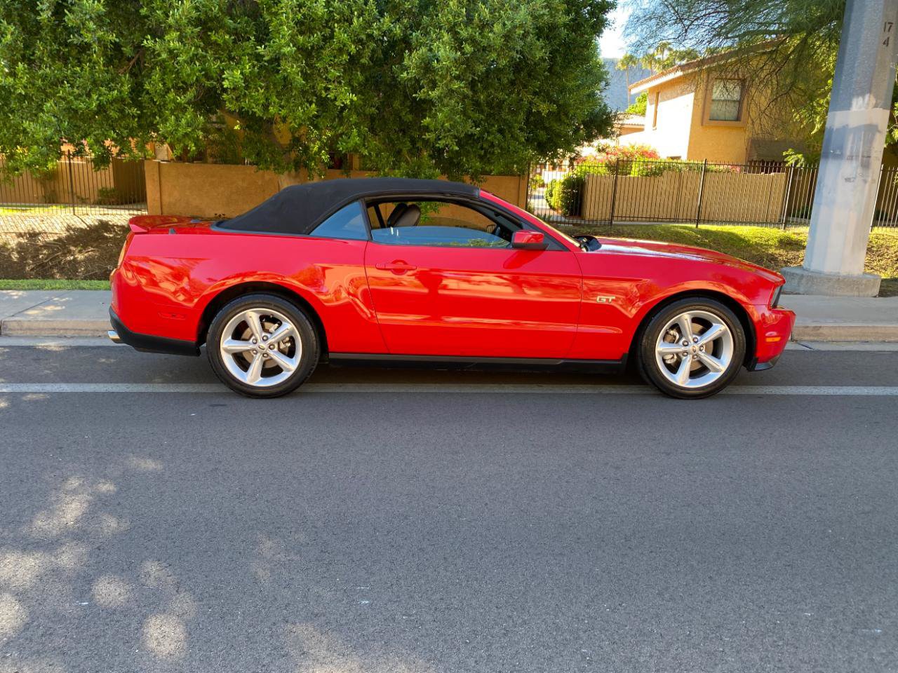 Used 2010 Ford Mustang GT RWD image 6
