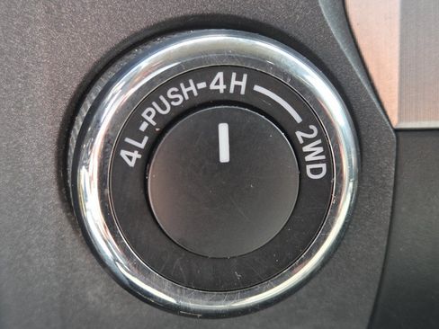 Used 2019 Toyota Tundra SR5 AWD/4WD image 8