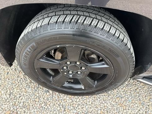 Used 2018 Chevrolet Suburban Premier AWD/4WD image 35