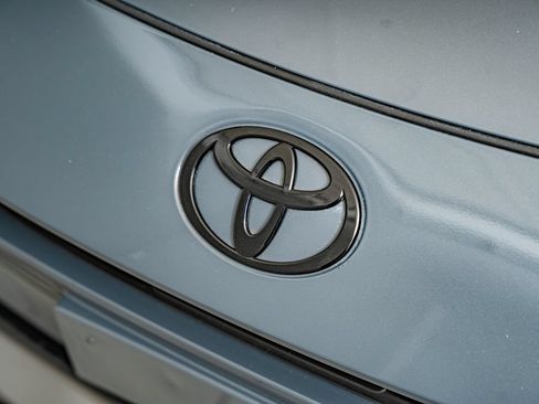 Used 2024 Toyota Prius XLE FWD image 12