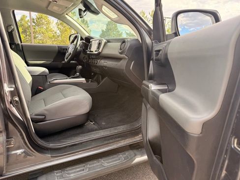 Used 2021 Toyota Tacoma SR5 w/ Technology Package AWD/4WD image 11
