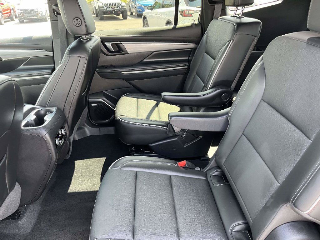 Used 2026 Buick Enclave Preferred w/ Power Package FWD image 11