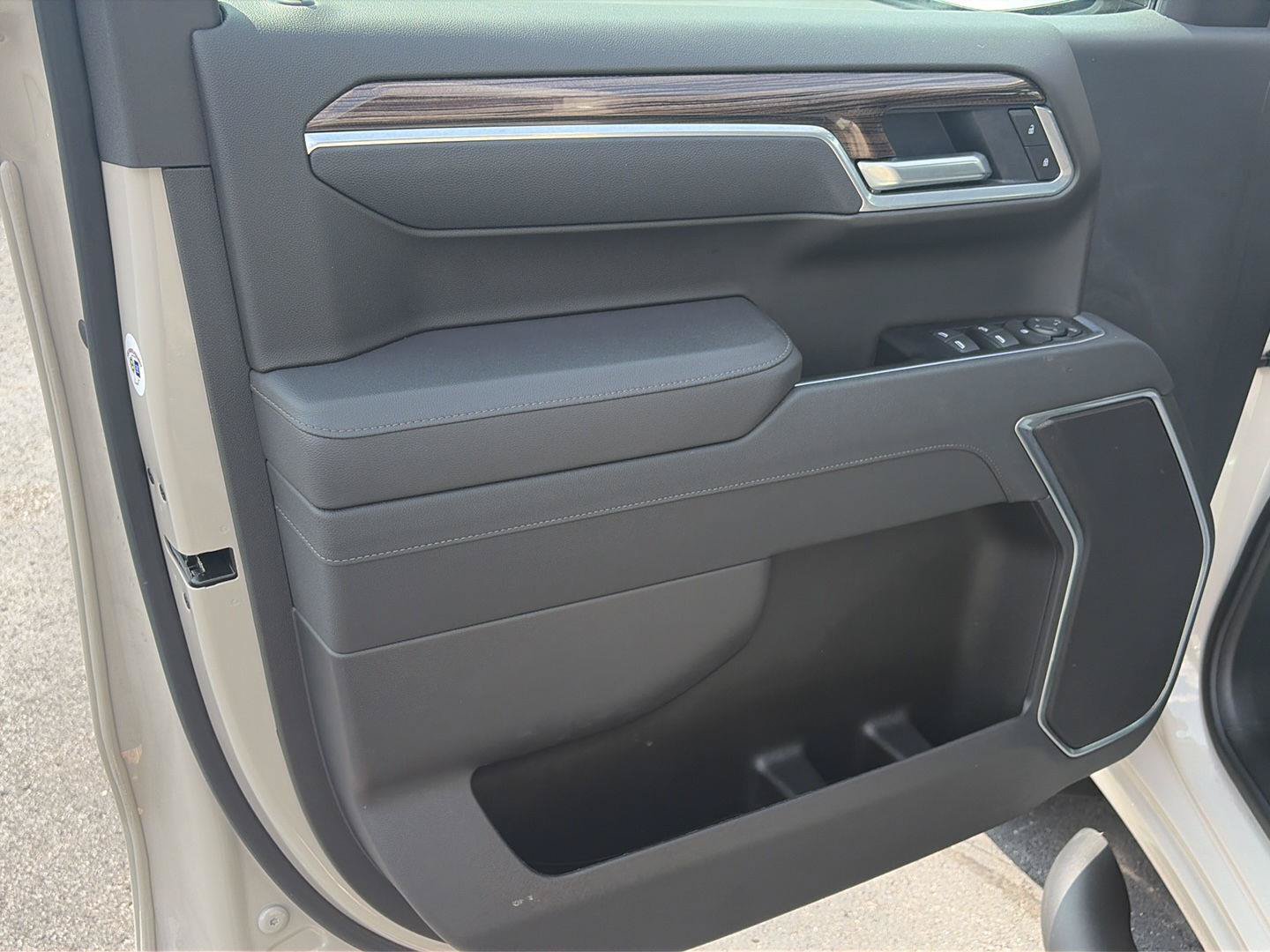 Used 2026 Chevrolet Silverado 1500 RST w/ RST Select Package AWD/4WD image 9