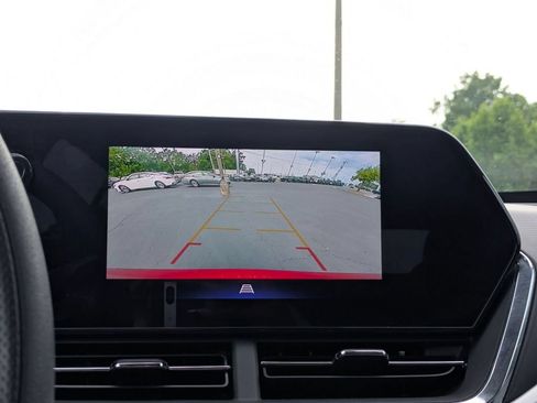 Used 2025 Chevrolet Trax LT FWD image 21