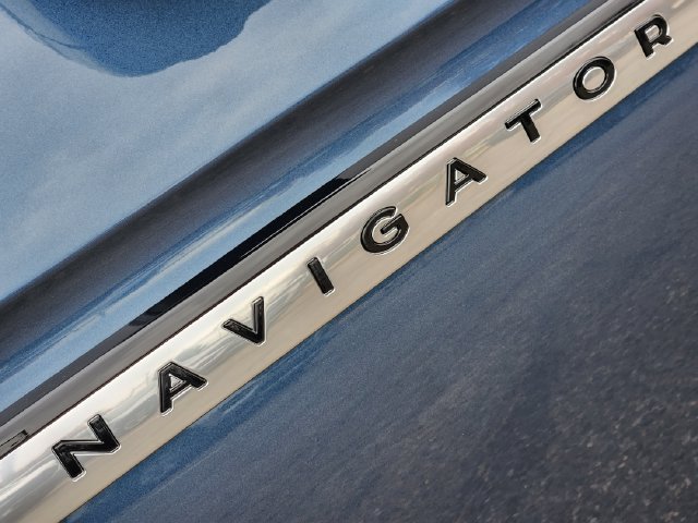 New 2027 Lincoln Navigator Reserve AWD/4WD image 17