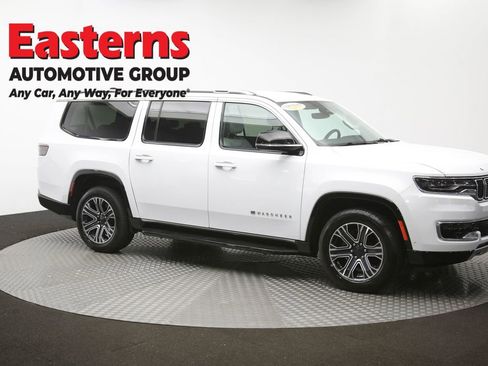 Used 2024 Jeep Wagoneer L Series II w/ Flexible Seating Group RWD image 51