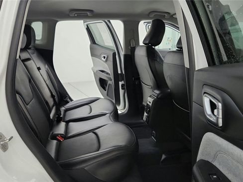 Used 2022 Jeep Compass Latitude image 30