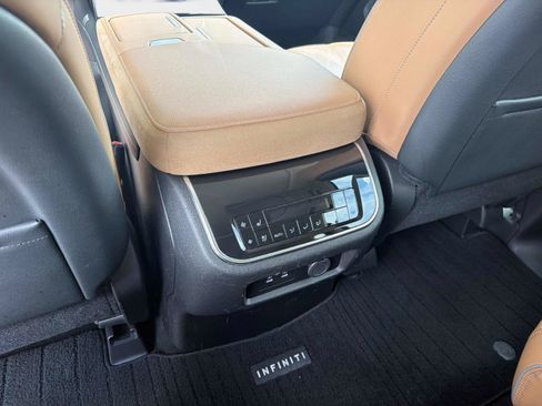 Used 2025 INFINITI QX80 Sensory AWD/4WD image 17