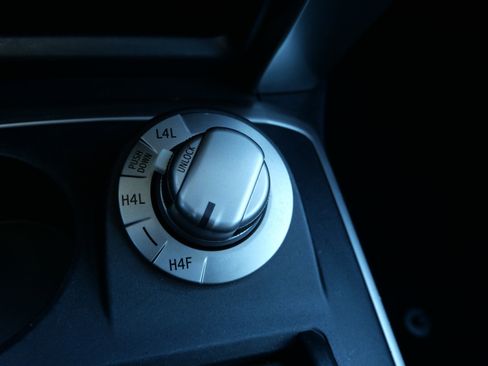 Used 2019 Toyota 4Runner Limited image 32