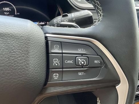 Certified 2024 Jeep Grand Cherokee Altitude AWD/4WD image 23