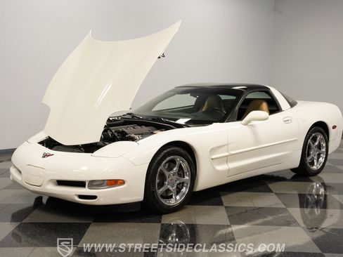Used 2001 Chevrolet Corvette Coupe w/ Preferred Equipment Group2 RWD image 32