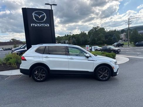 Used 2023 Volkswagen Tiguan SE w/ Panoramic Sunroof Package AWD/4WD image 11