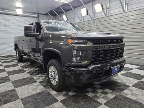 Used 2022 Chevrolet Silverado 2500 Custom w/ Custom Value Package AWD/4WD image 4