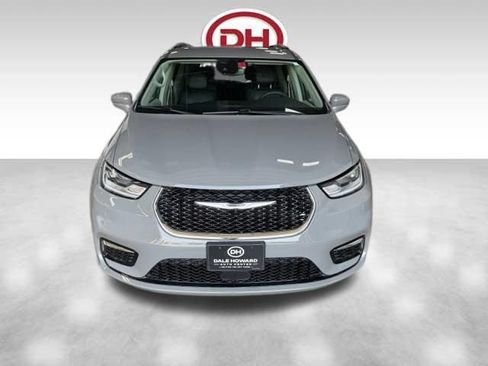Used 2022 Chrysler Pacifica Touring-L FWD image 7