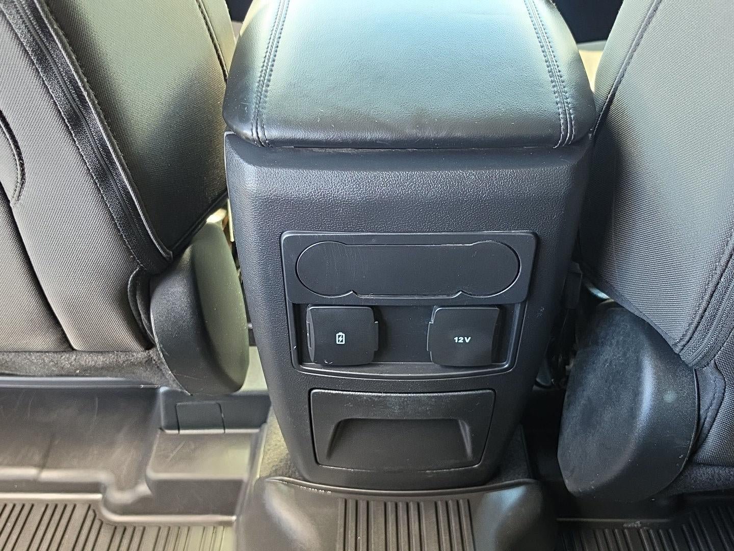 Used 2023 Ford Explorer XLT AWD/4WD image 22