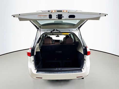 Used 2016 Toyota Sienna Limited Premium image 28