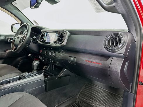 Used 2018 Toyota Tacoma TRD Sport w/ Technology Package RWD image 28