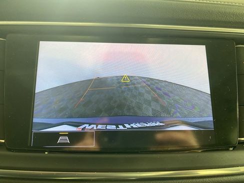 Used 2023 Buick Enclave Essence image 4