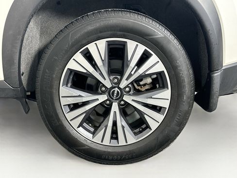 Used 2023 Nissan Rogue SV image 11