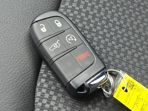 Used 2026 Jeep Compass Trailhawk w/ Sun, Sound & Navigation Group AWD/4WD image 44