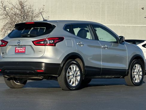 Used 2021 Nissan Rogue Sport S image 2