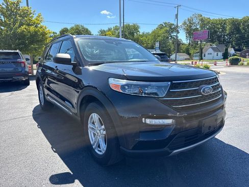 Used 2023 Ford Explorer XLT w/ Equipment Group 202A AWD/4WD image 4