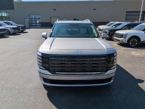 New 2026 Hyundai Palisade Calligraphy FWD image 2