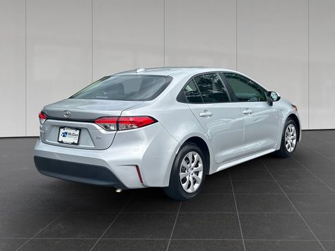 Used 2026 Toyota Corolla LE FWD image 5