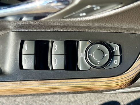 Used 2023 GMC Acadia SLE w/ Driver Convenience Package image 28