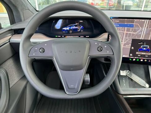Used 2023 Tesla Model X AWD/4WD image 18