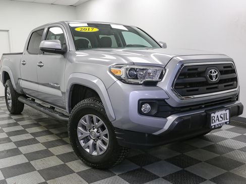 Used 2017 Toyota Tacoma SR5 image 2