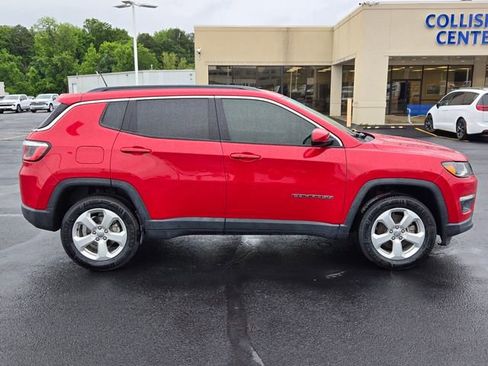 Used 2018 Jeep Compass Latitude w/ Popular Equipment Group AWD/4WD image 2