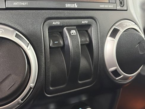 Used 2012 Jeep Wrangler Rubicon w/ PWR Convenience Group image 18