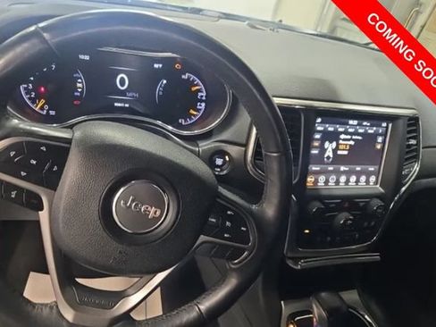 Used 2018 Jeep Grand Cherokee Altitude AWD/4WD image 5