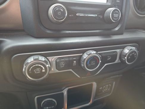 Used 2018 Jeep Wrangler Unlimited Sport image 14