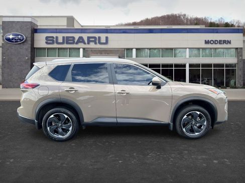 Used 2024 Nissan Rogue SV w/ SV Premium Package AWD/4WD image 4