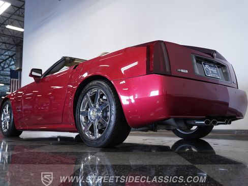 Used 2005 Cadillac XLR image 32