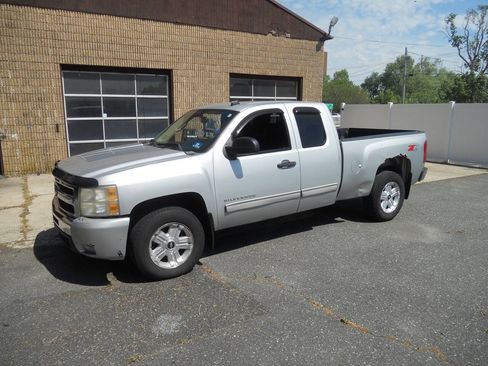 Used 2010 Chevrolet Silverado 1500 LT w/ Power Pack Plus AWD/4WD image 10